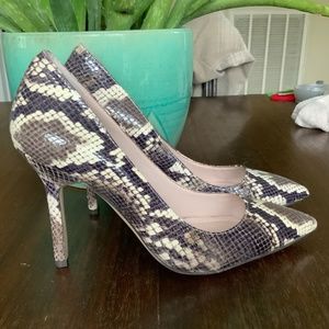 NEVER  WORN Vince Camuto Snakeskin Stilettos